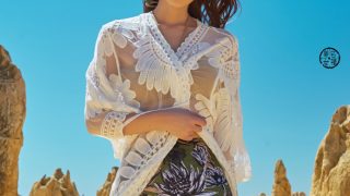 沙漠中的美少女，有种狂野的美！ ​ ​​​​  ​ ​​​​