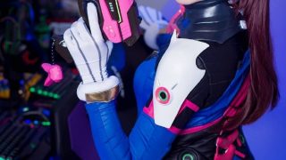 国外美女Cos《守望先锋》D.va 俏皮灵动
