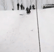 往那儿立杆子的人太缺德了