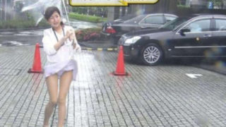 丧心病狂，日本新闻台，关于台风的报道... ​​​​