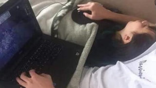 如果你女朋友够平的话