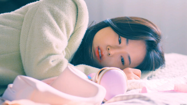 《太轻易坠入爱河 Love Too Easily》中文版百度云迅雷下载