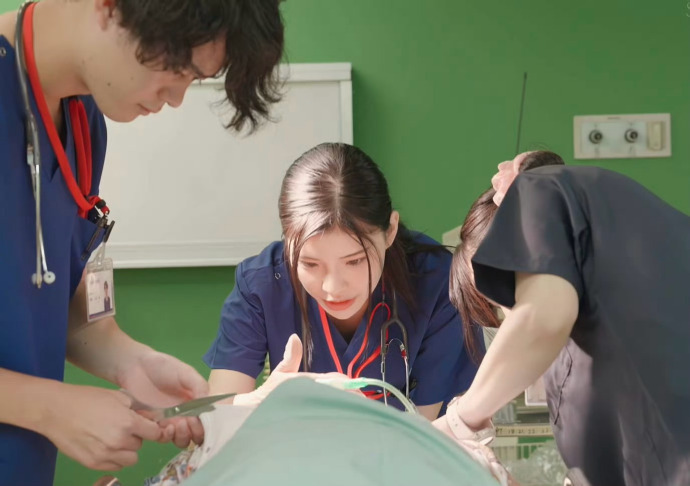 神木丽新作「急诊医生」 拿下了上周故事榜冠军 ​ ​​​